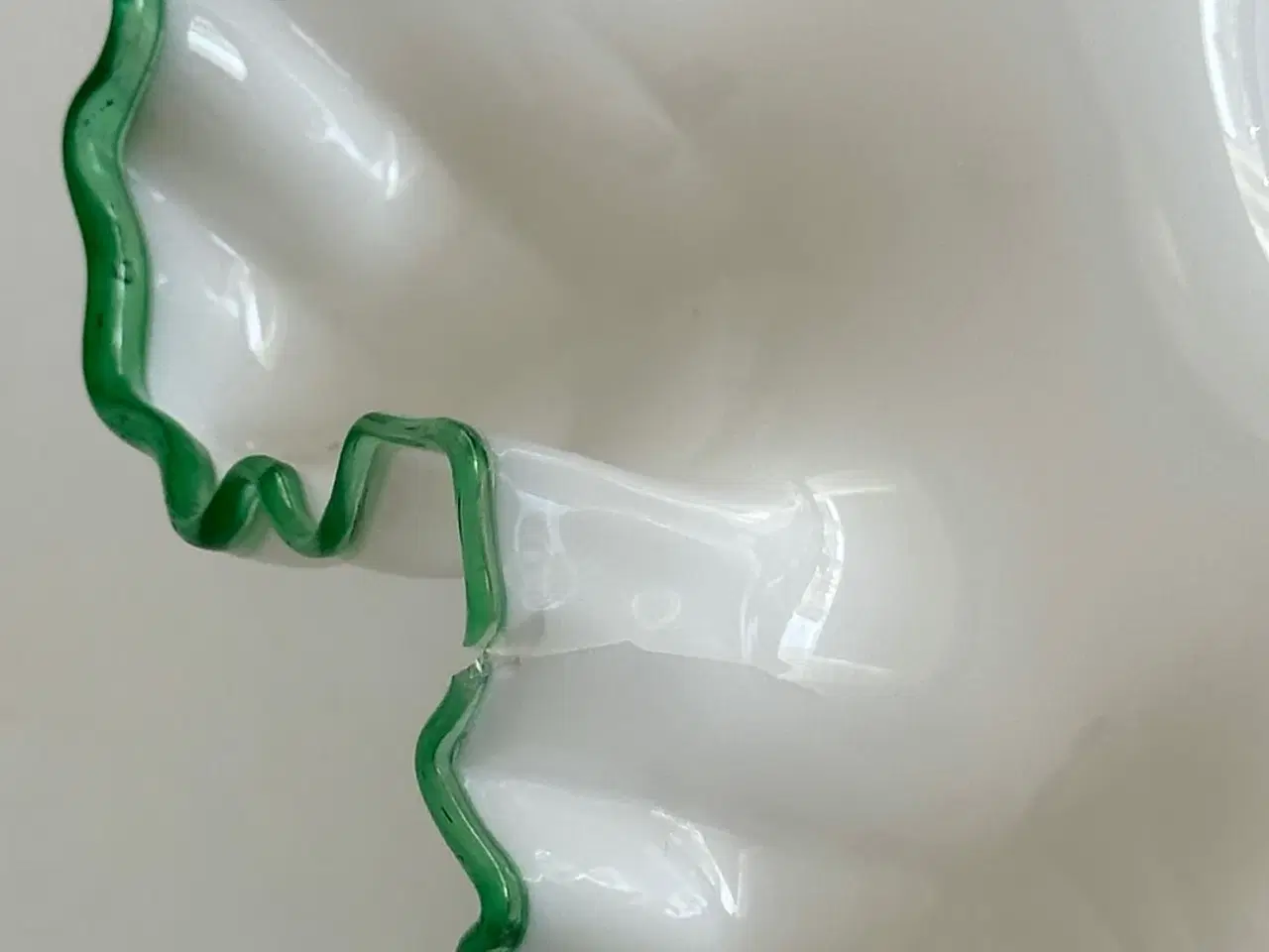 Billede 9 - Antik opsats, opalineglas m grøn kant