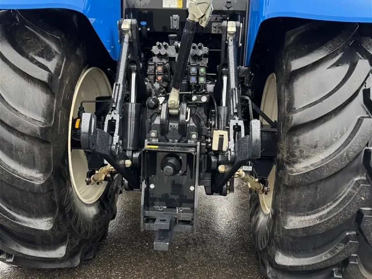 Billede 13 - New Holland T7.215 S KUN 1400 TIMER OG FULD AFFJEDRING!