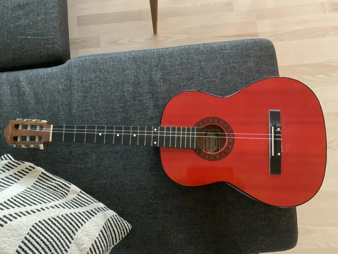 Billede 2 - Fin guitar for fx begynderen