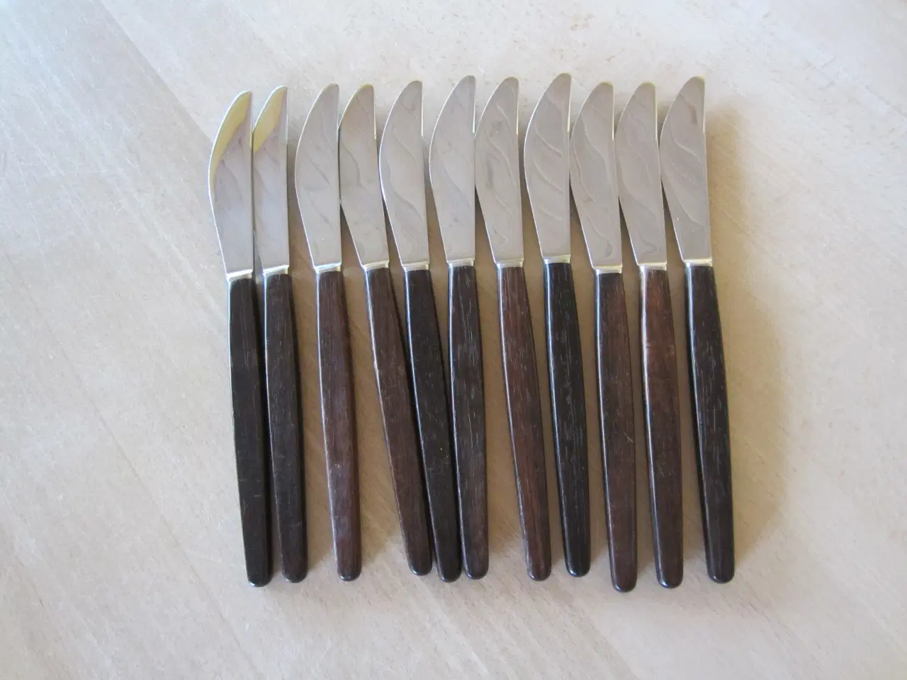 Billede 1 - 11 stk. knive med brun skaft - Retro