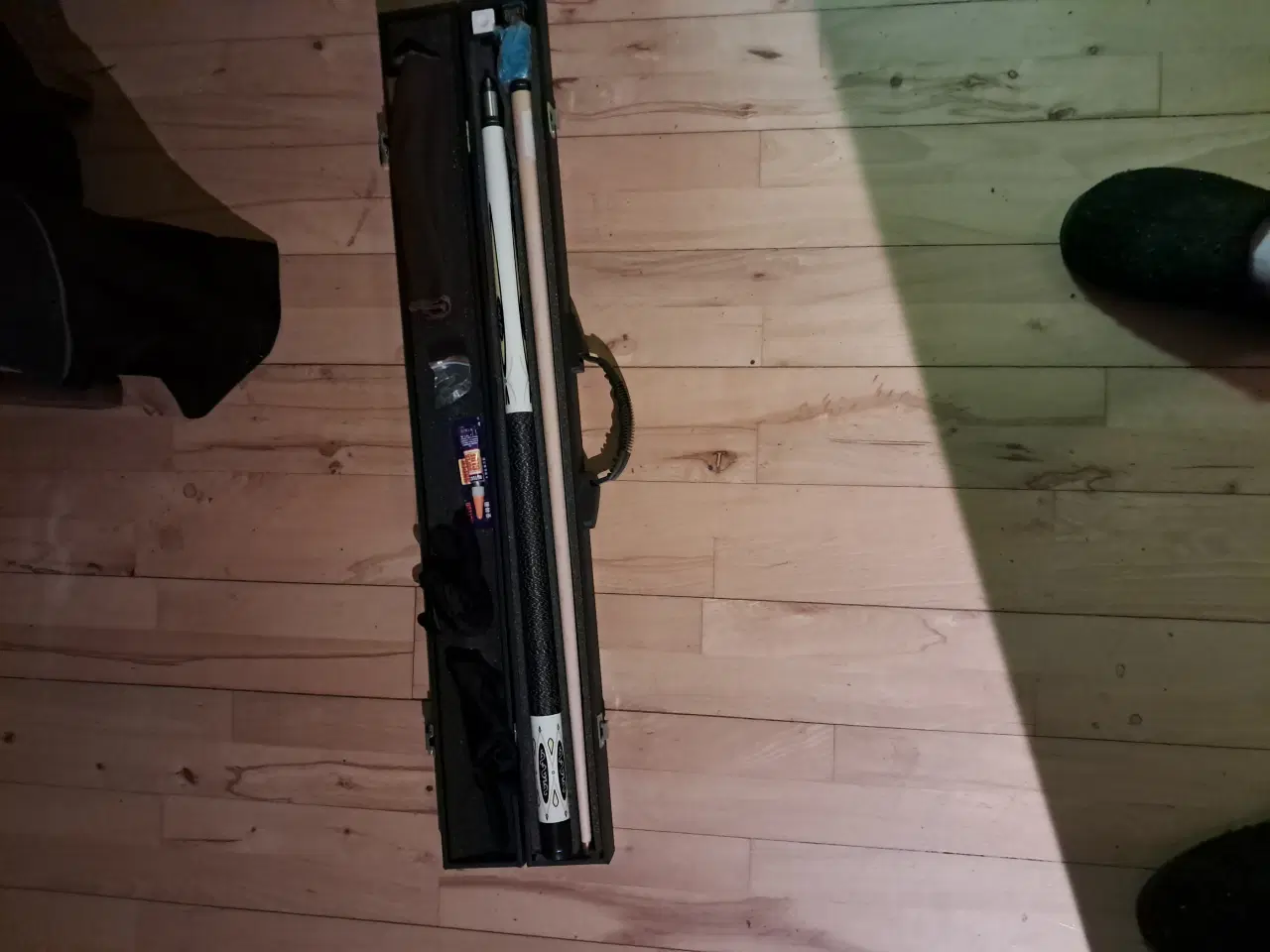 Billede 2 - Snooker  kø med etui og div tilbehør. Brugt en gan