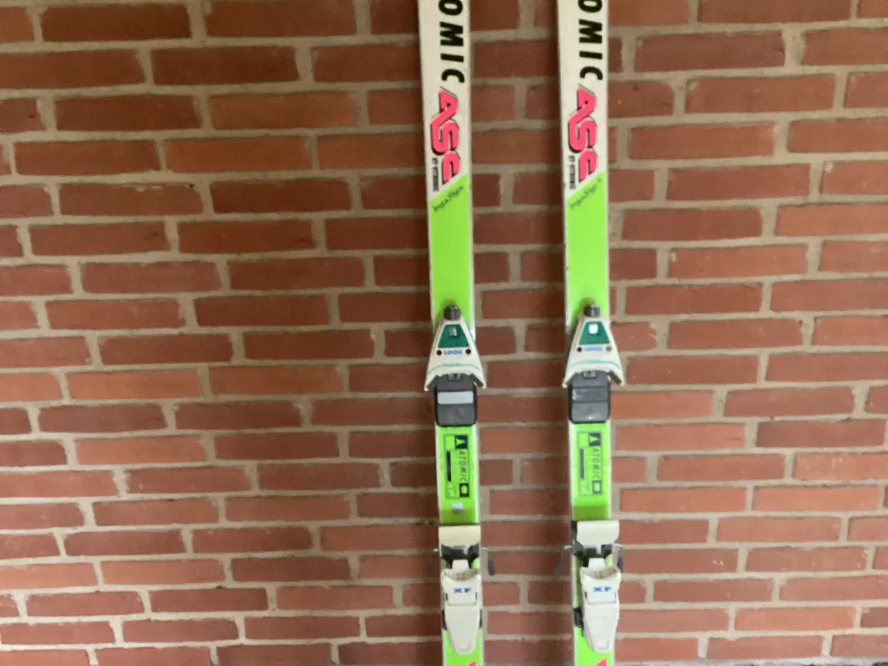 Billede 1 - Har du brug for et par billige Alpinski til 150 kr