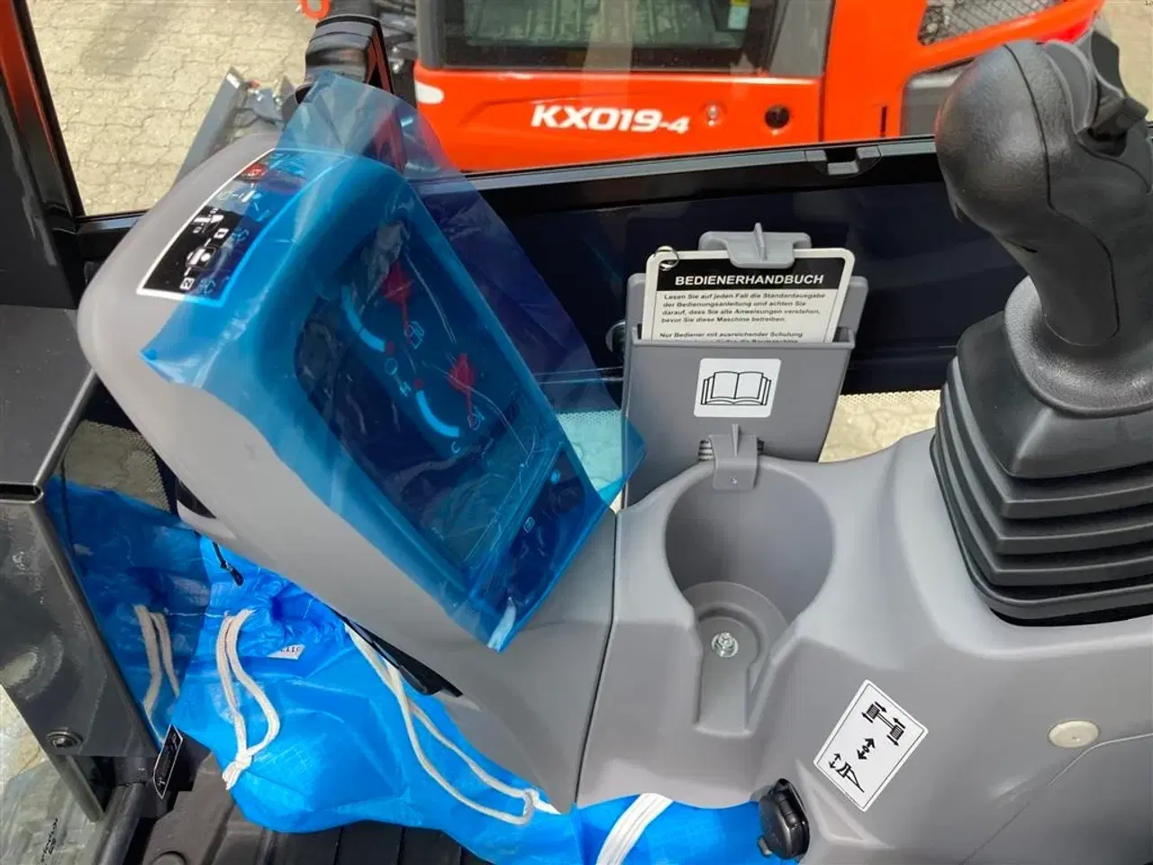 Billede 12 - Kubota KX019-4 kan udstyres med hurtigskift / udstyr efter ønske