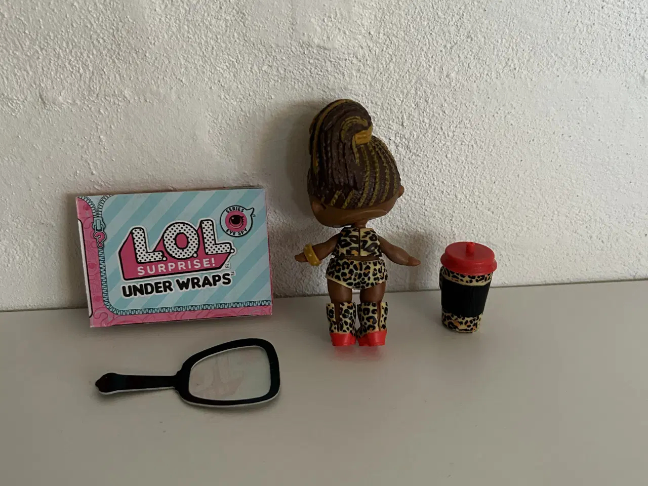 Billede 2 - L.O.L surprise dukke med tilbehør