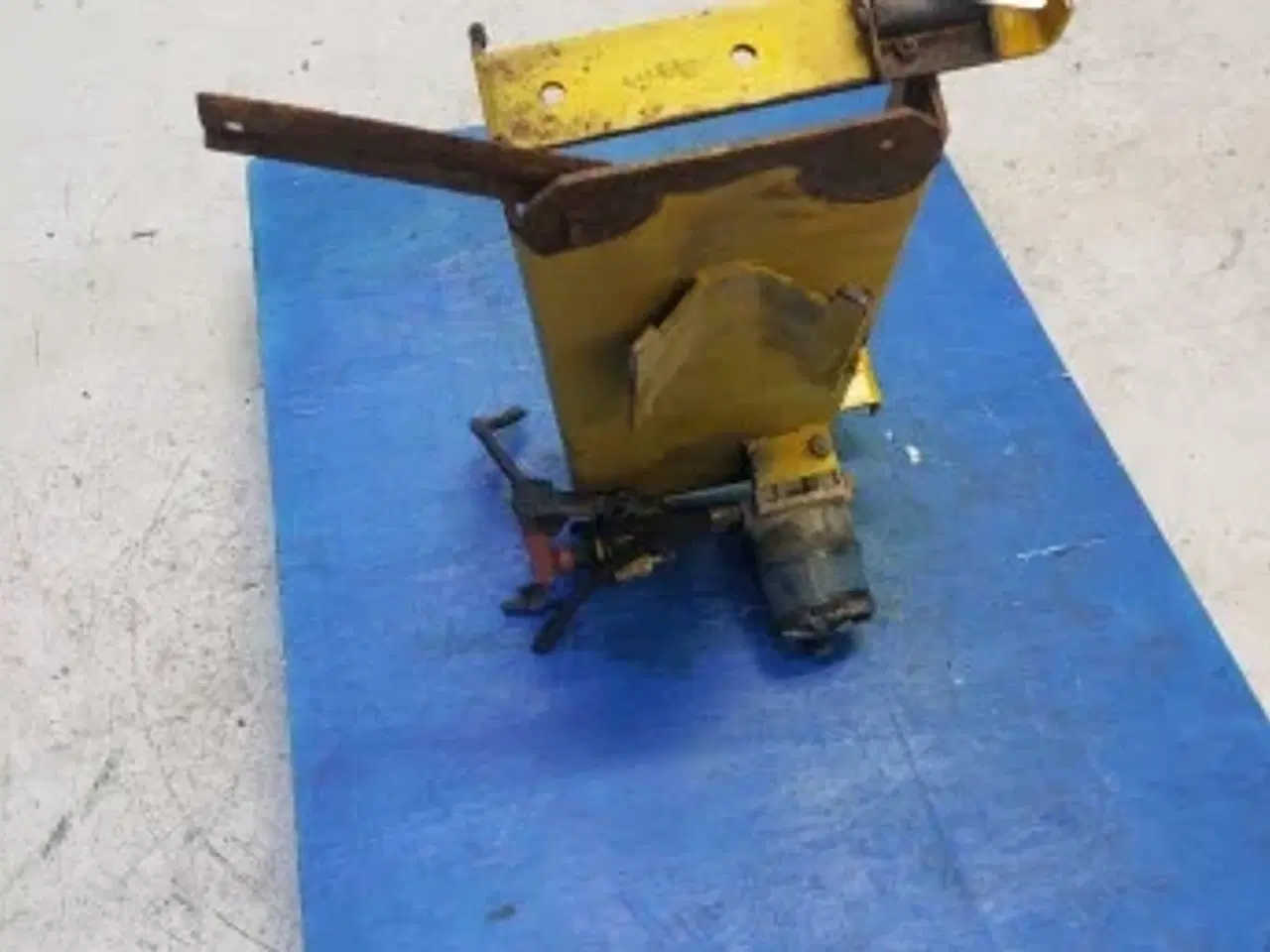 Billede 7 - Hydrema 906B Batteri Hylde med brandstofs filter 40030