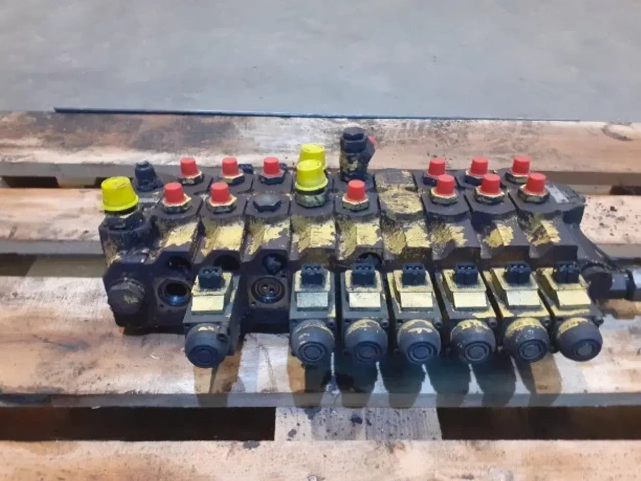 Billede 13 - New Holland TX68 Styreventil