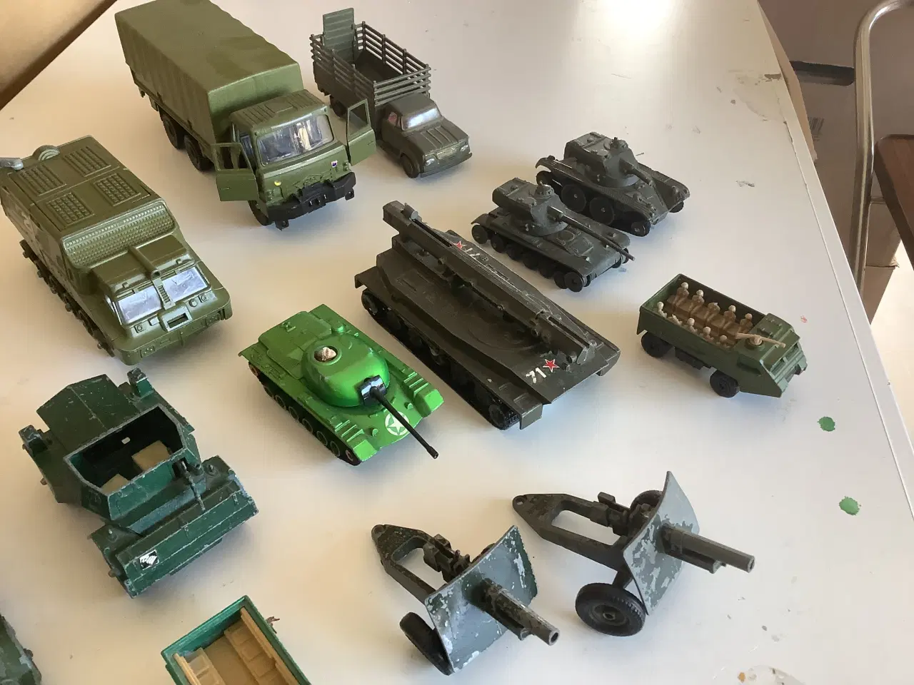 Billede 6 - 16 vintage militær-køretøjer. Dinky, Matchbox m.m.