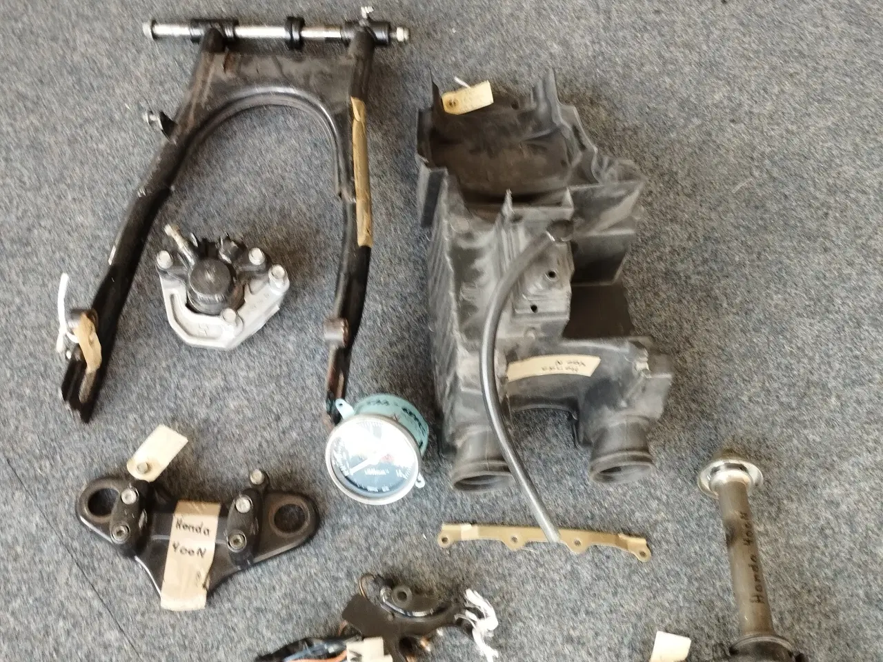 Billede 2 - Honda CB 400 N.   Reservedele     ( se %)