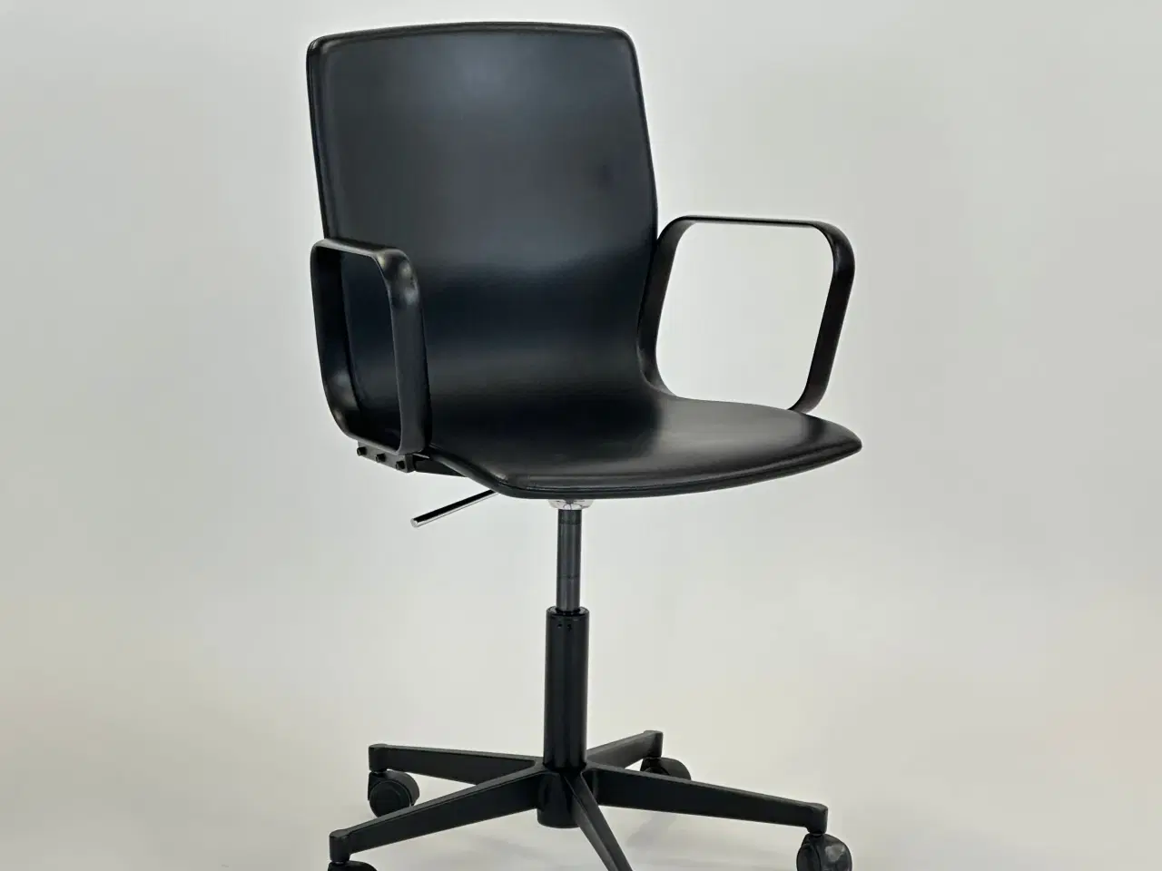 Billede 1 - Butterfly Swivel High fra Magnus Olesen (Sorte hjul)