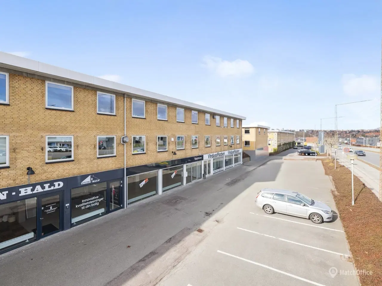 Billede 11 - Showroom med facade mod Viby Ringvej