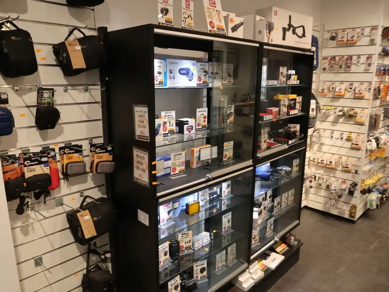 Billede 4 - Butiksinventar uden indhold