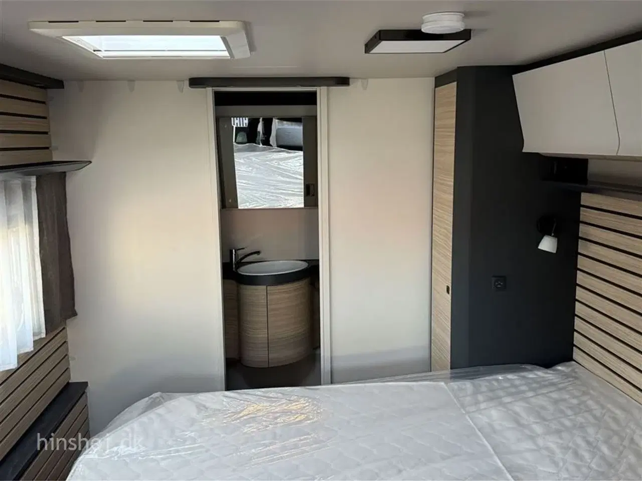 Billede 9 - 2026 - Hobby Maxia 660 WQM Lækker Hobby med fritstående dobbeltseng og front køkken fra Hinshøj Caravan