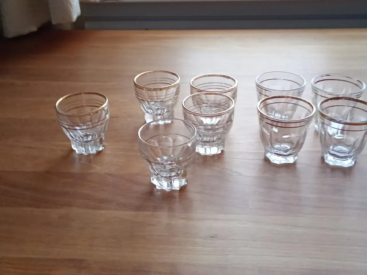 Billede 1 - Små shotsglas/snapseglas med guldkant.