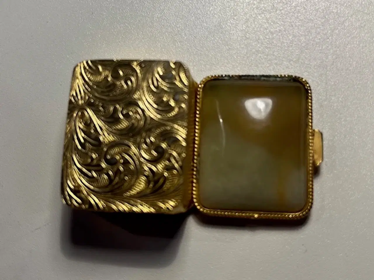 Billede 2 - Antik fransk-inspireret pilleæske forgyldt messing