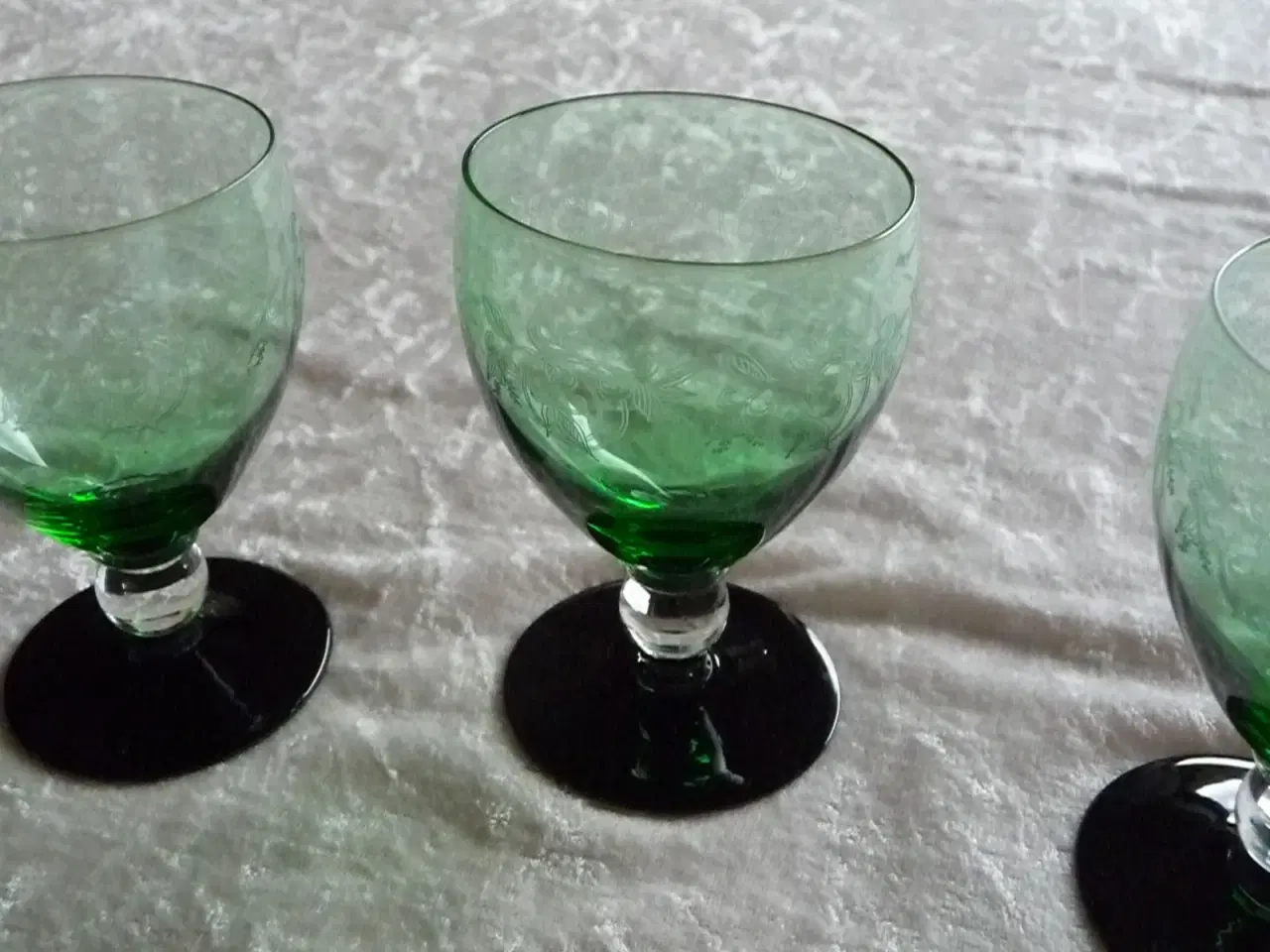 Billede 3 - 3 grøne glas med sort fod.