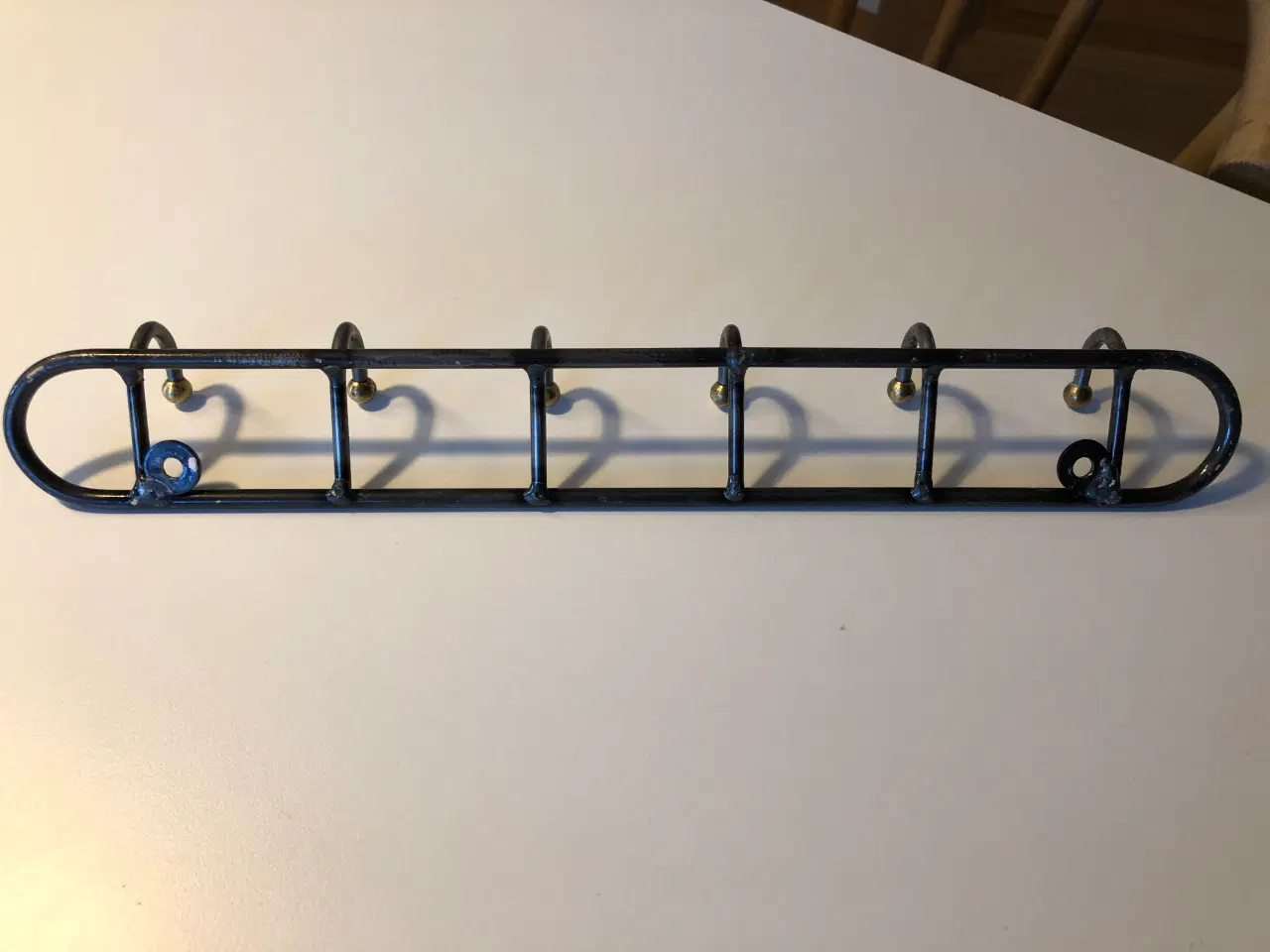Billede 1 - Knagerække i lakeret stål og messing