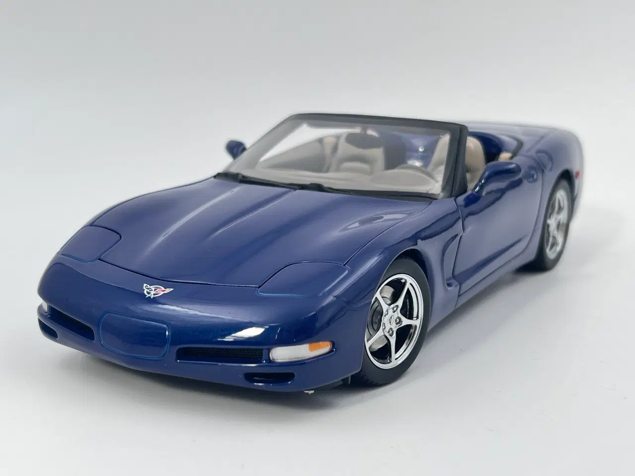 Billede 2 - 2004 Chevrolet Corvette Convertible AUTOart - 1:18