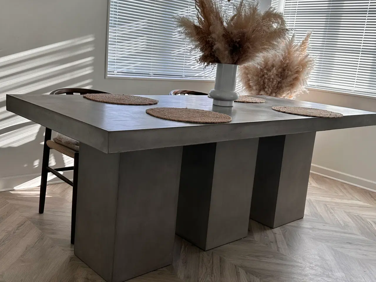 Billede 7 - Betonbord med 3 søjler 