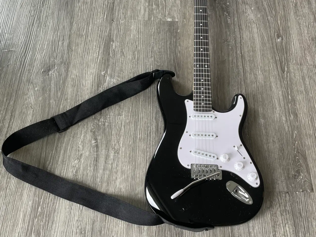 Billede 1 - Harley Benton guitar