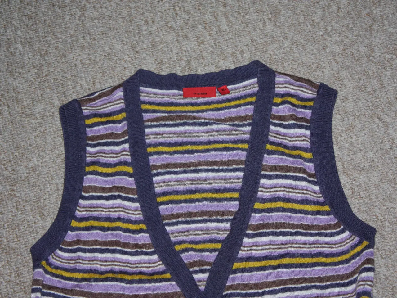 Billede 2 - Fransa vest str. M/L ( XL på label)