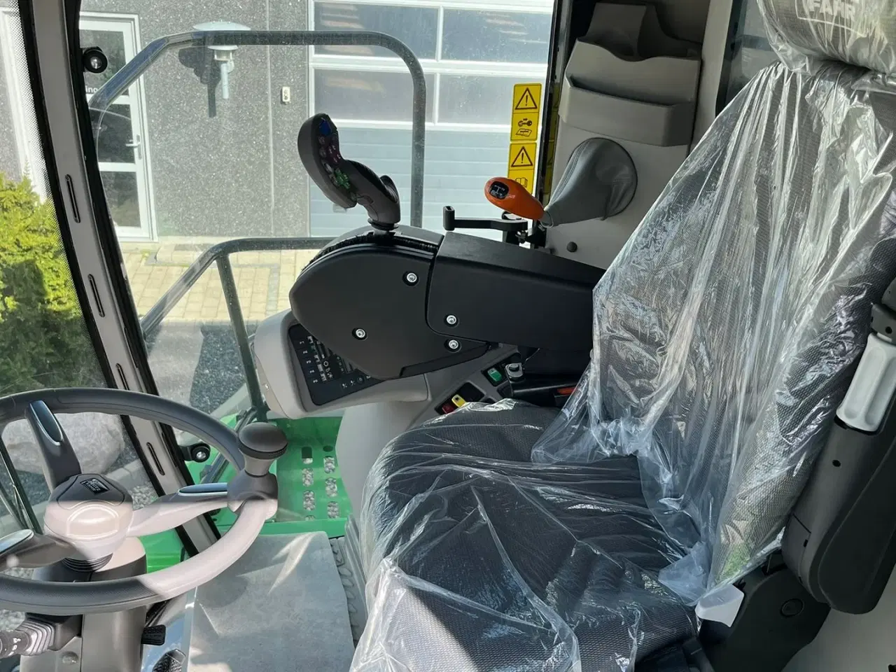 Billede 4 - Deutz-Fahr C7206 With 24feed - 7.2m header. New and unused Combine together with 7.2m header