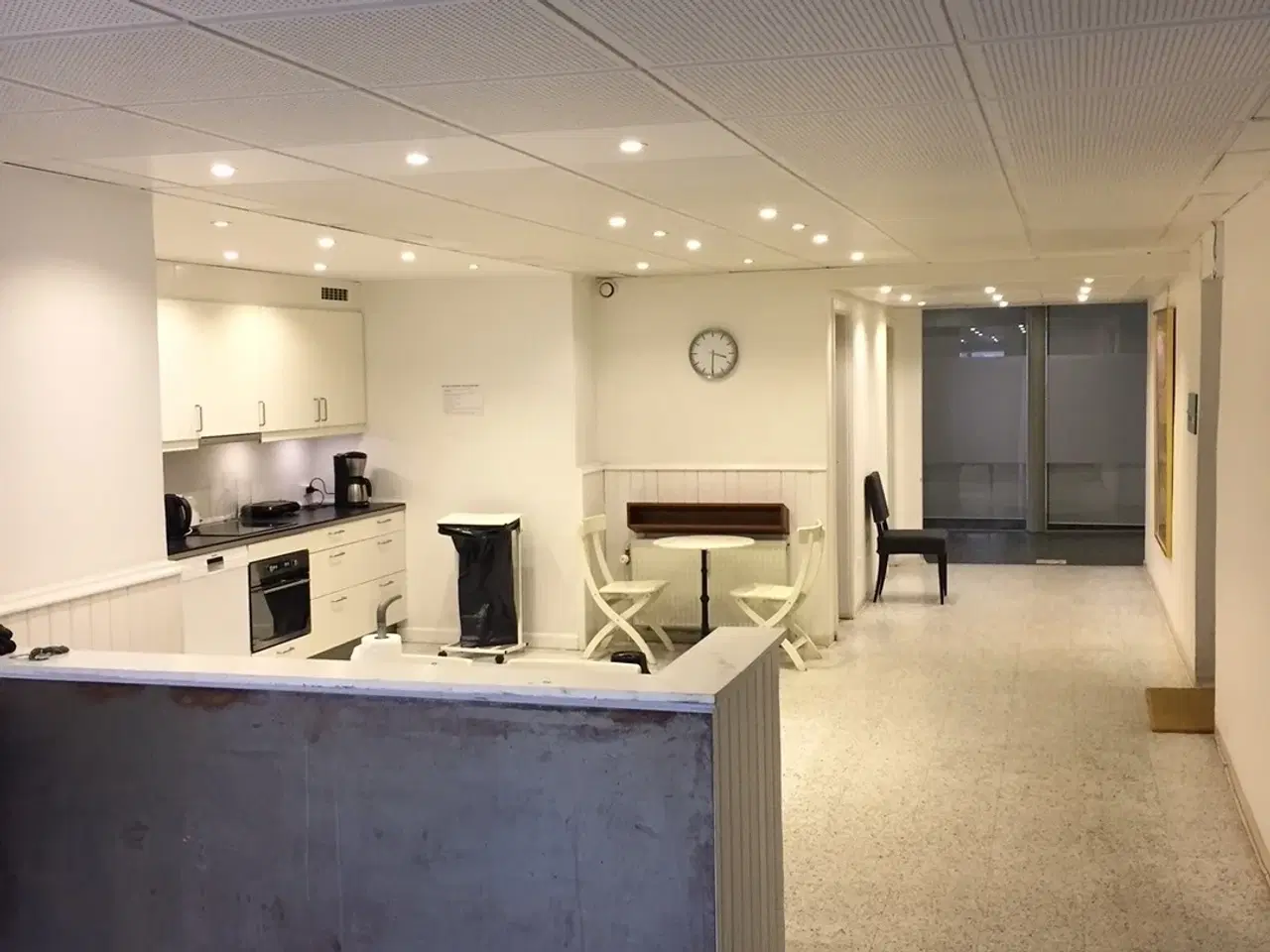 Billede 11 - Velbeliggende lager udlejes nu på Strandvejen. Klampenborg