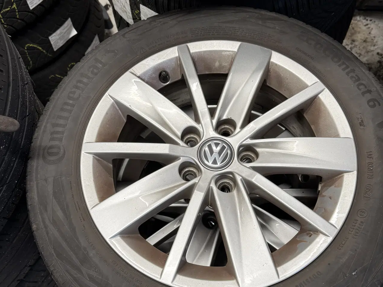 Billede 4 - VW Polo originale alufælge med sommerdæk.