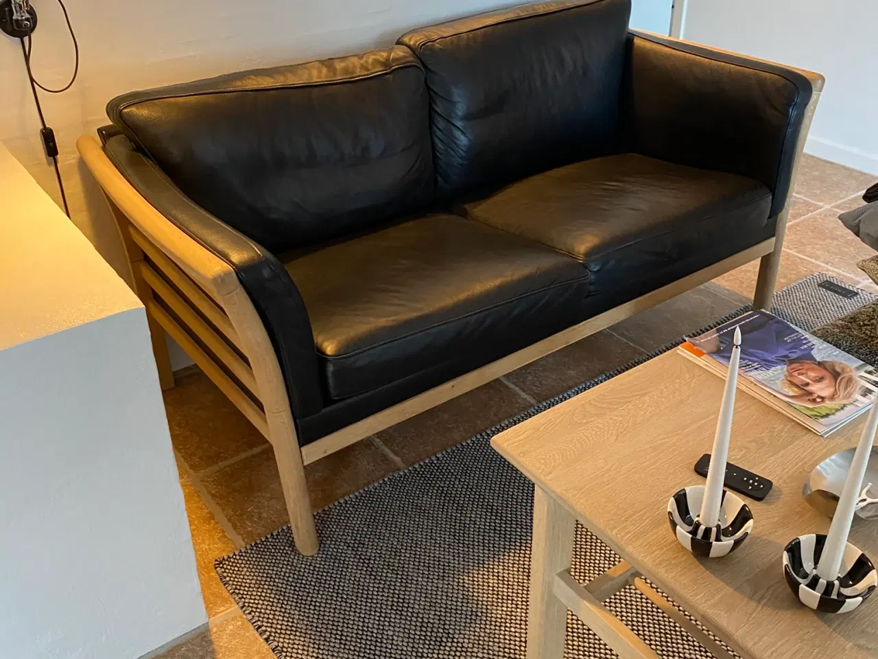 Billede 1 - Sofa Layzit - 2 1/2 pers. - sort læder - stel i eg