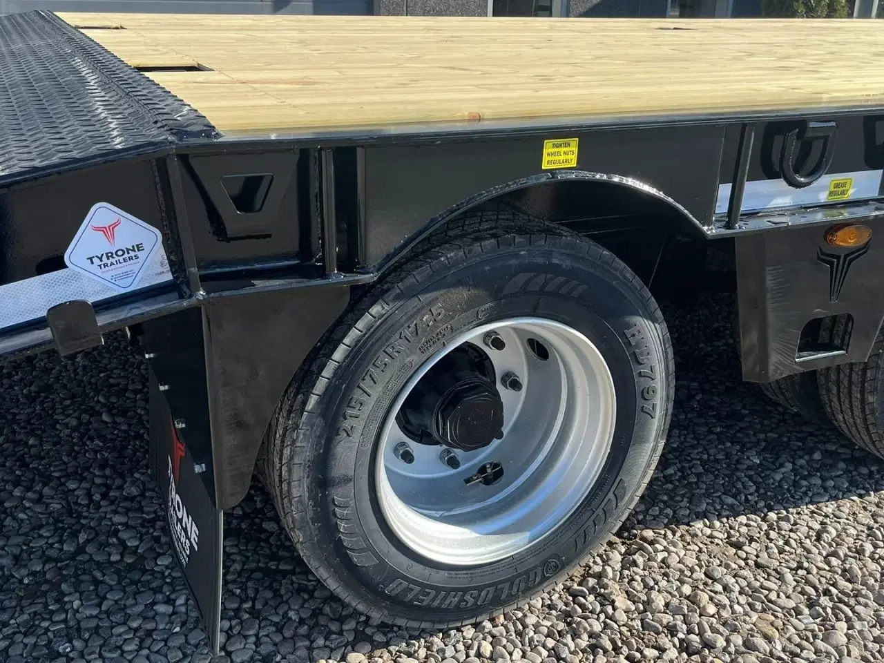 Billede 6 - Tyrone 27TLL . Affjedret træk og affjedret aksler. Med hydrauliske ramper og værktøjskasse