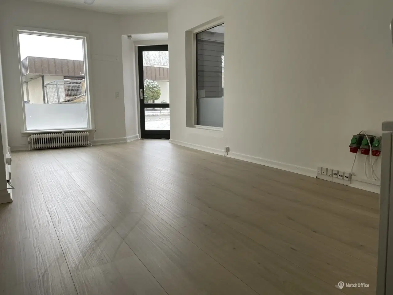 Billede 1 - 🌟 55 m² Kontor / Erhvervslokale + 15 m² Udendørs Lokale  – Topplacering i Viby 4130 Roskilde! 🌟