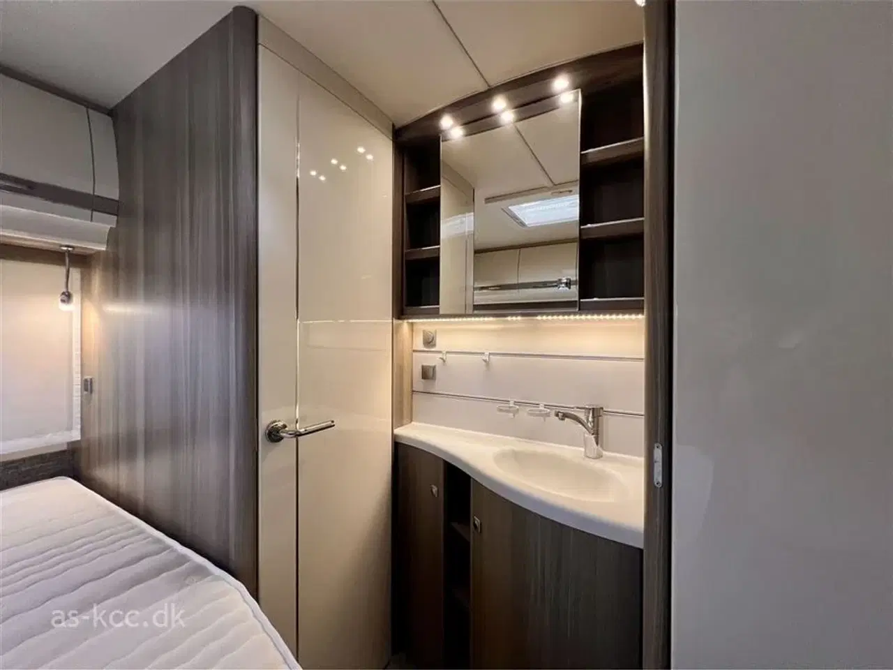 Billede 16 - 2018 - Fendt Tendenza 515 SF   Fendt Tendenza 515 SF årg. 2018. Mover 4 sovepladser, 5 siddepladser.