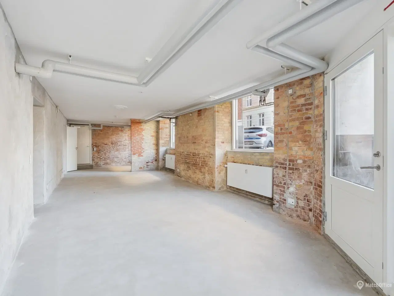 Billede 2 - Et butikslokale med sjæl, lys og plads til at skabe dit eget univers