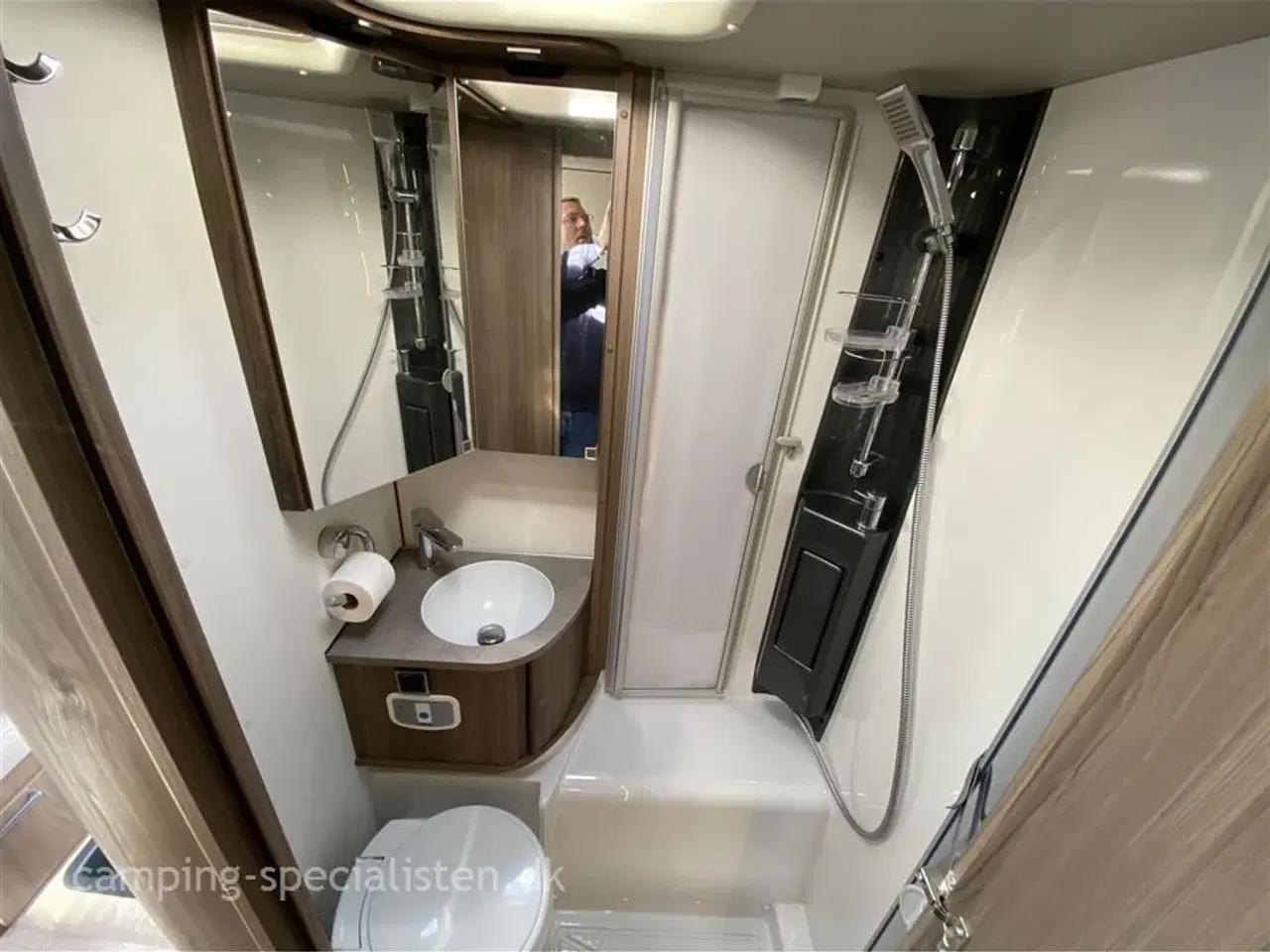 Billede 10 - 2024 - Kabe Novum X 750 LGB   Kabe Novum X 750 LGB model 2024 kun kørt 6.000 km kan nu ses hos Camping-Specialisten