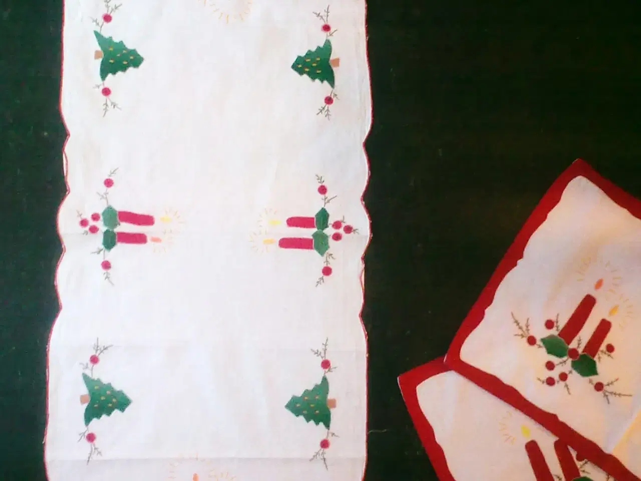 Billede 1 - Husflid patchwork julet dug løber og dækserviet