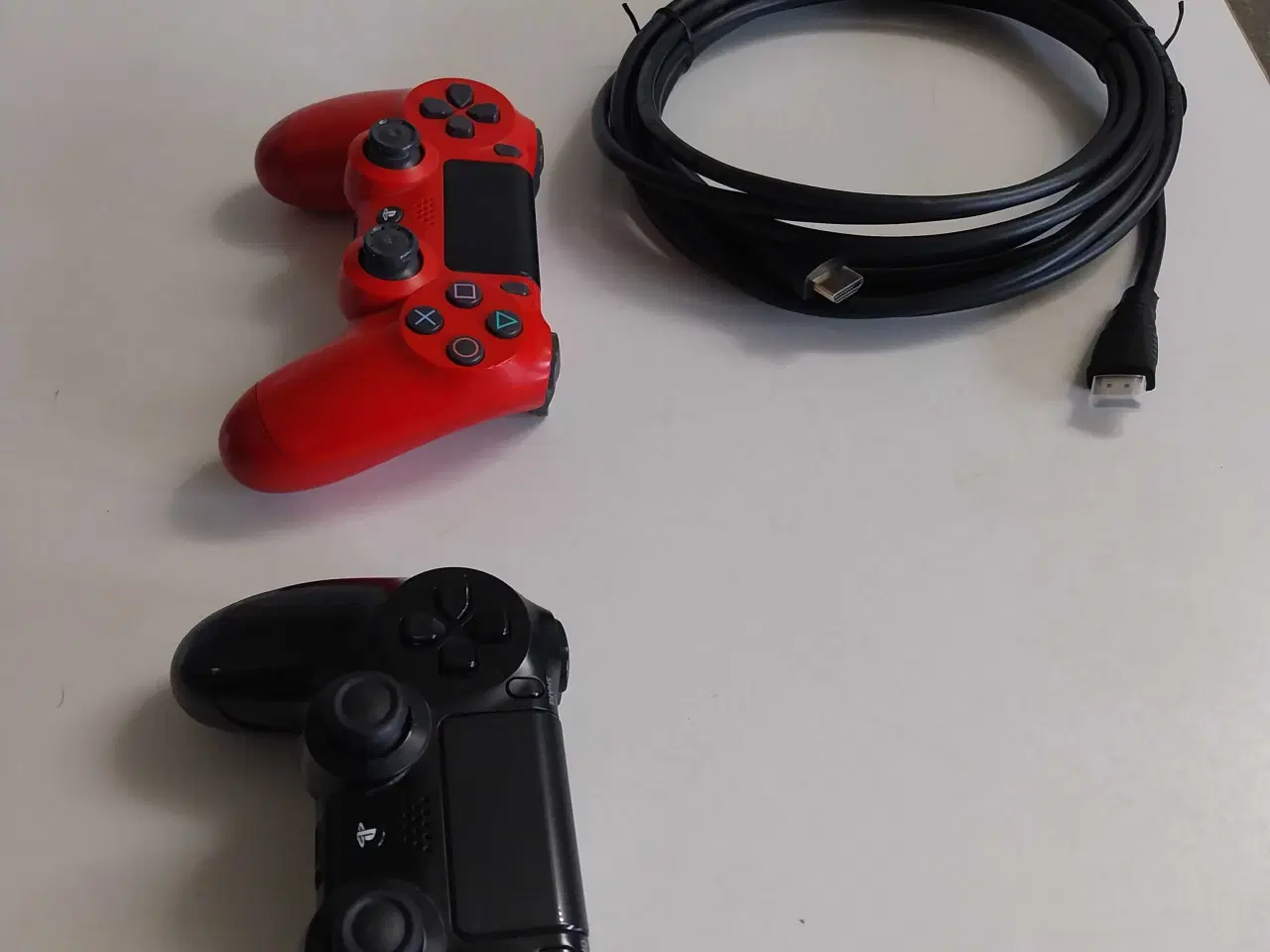 Billede 5 - 2 controllere til Playstation.  1 skærmkabel 