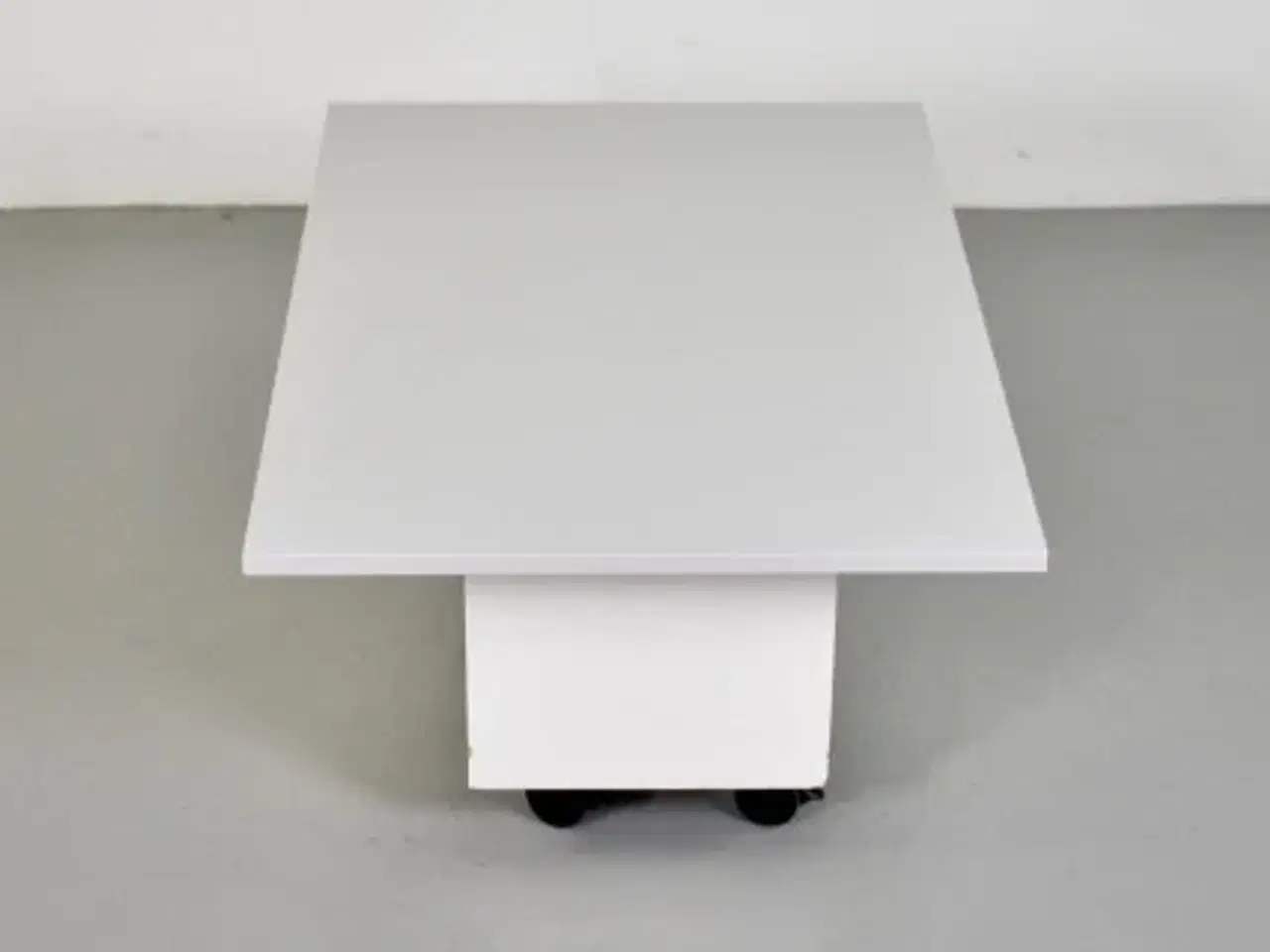 Billede 4 - Bordplade i lysgrå laminat med lysegrå abs kant 120x80 cm