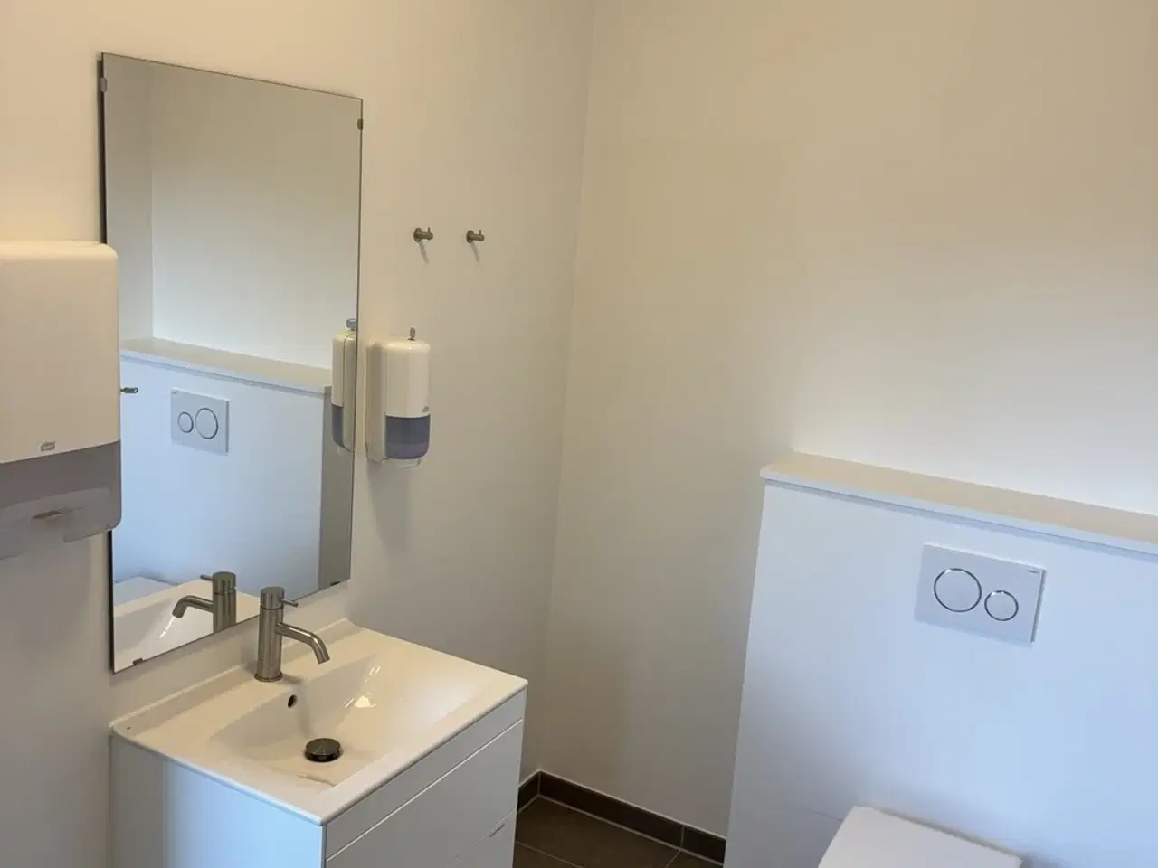 Billede 9 - Central beliggende butik Farum Hovedgade 48A