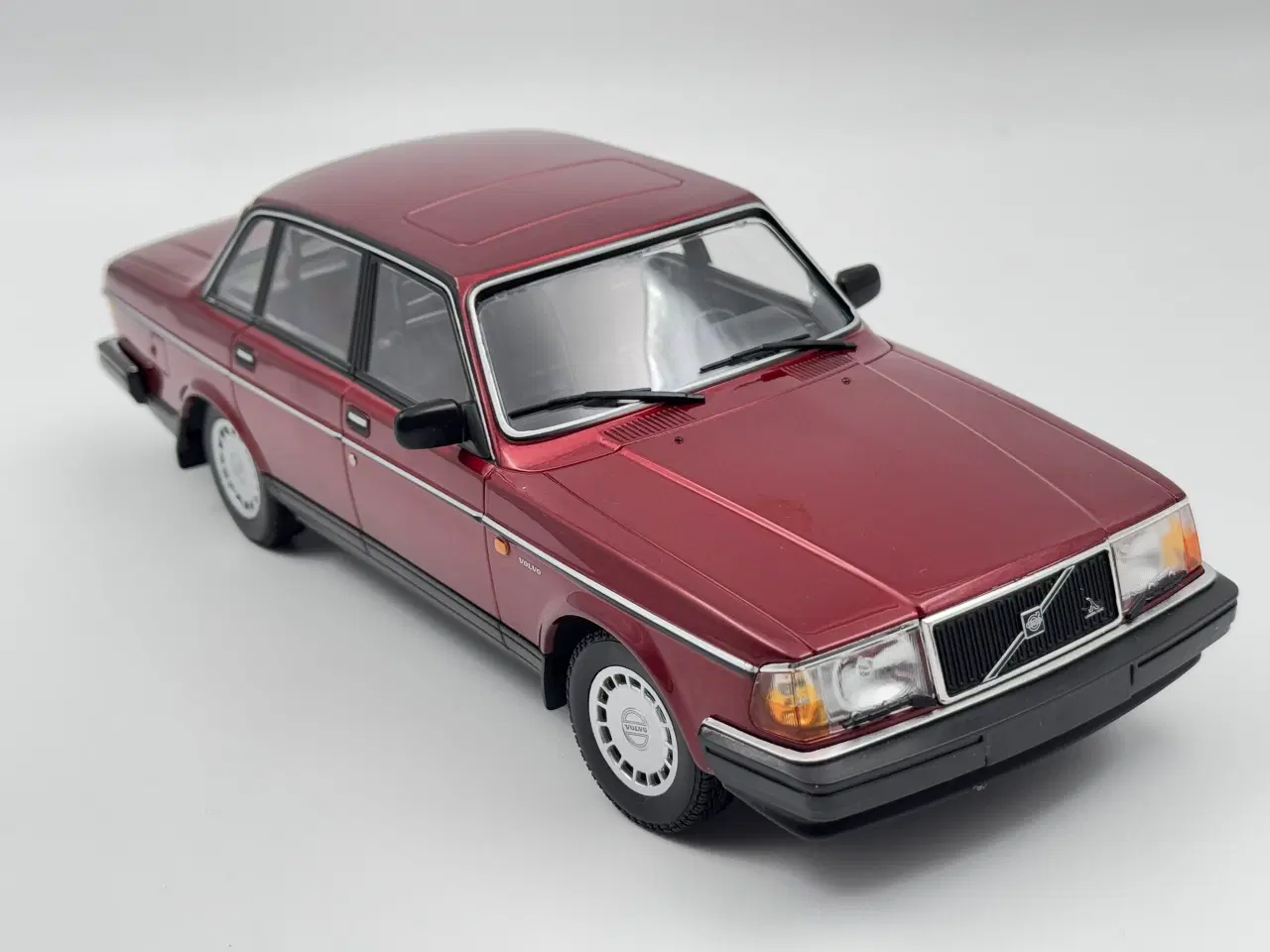 Billede 4 - 1986 Volvo 240 GL Super flot og detaljeret - 1:18