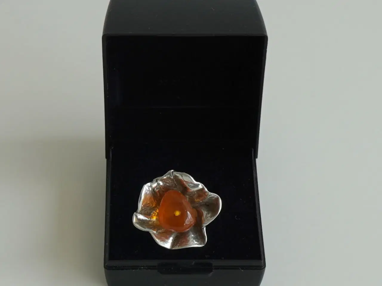 Billede 10 - Sølv ring med rav - str. 58