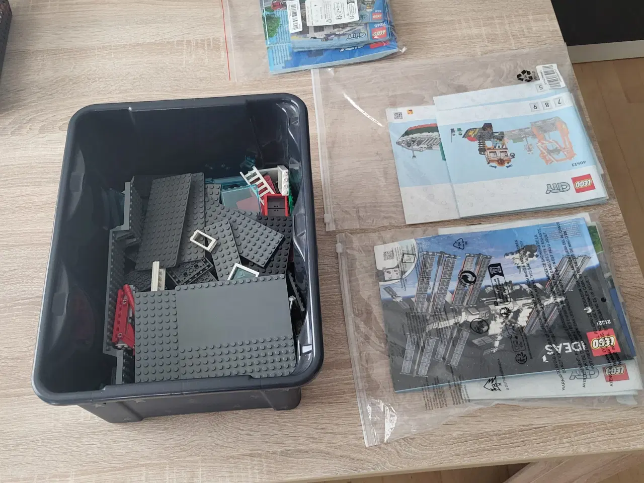 Billede 2 - Masser af lego byggesæt og mange løse dele, plader