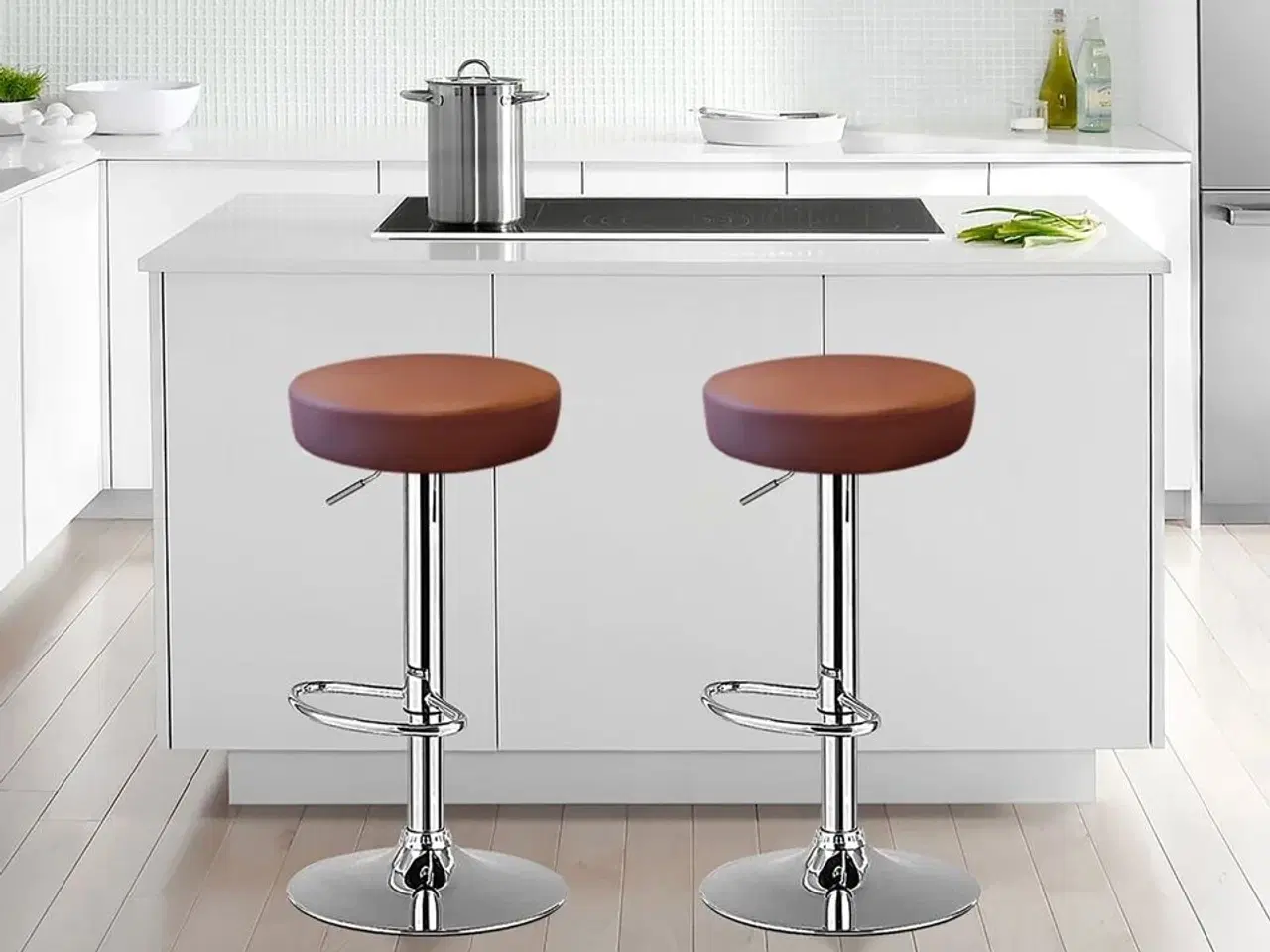 Billede 1 - 2 stk. barstole model "Milano", brun.