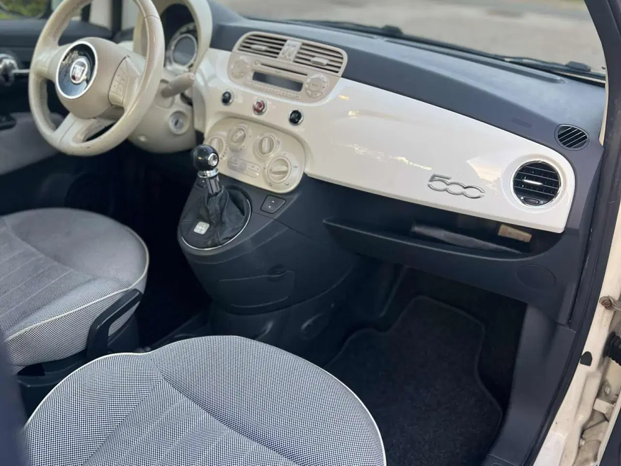 Billede 5 - Populære Fiat 500 med glastag og lav KM. 