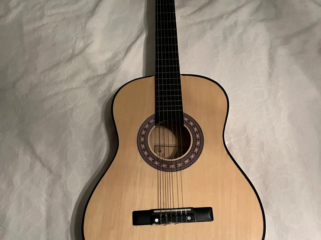 Billede 2 - Flot velholdt junior guitar med udstyr 