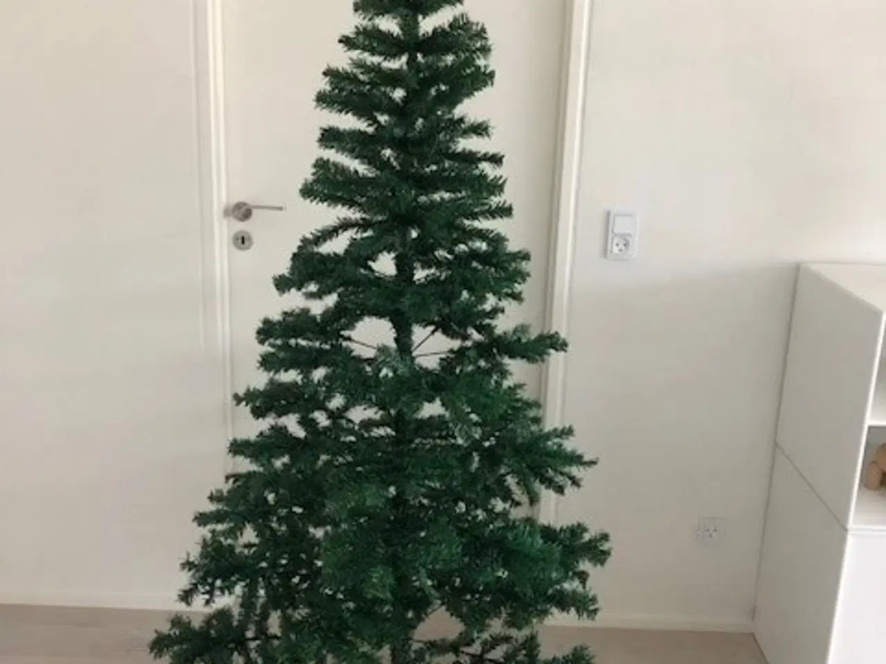 Billede 4 - "KØB NU" Kunstig juletræ 180 cm - Ø nederst 90 cm