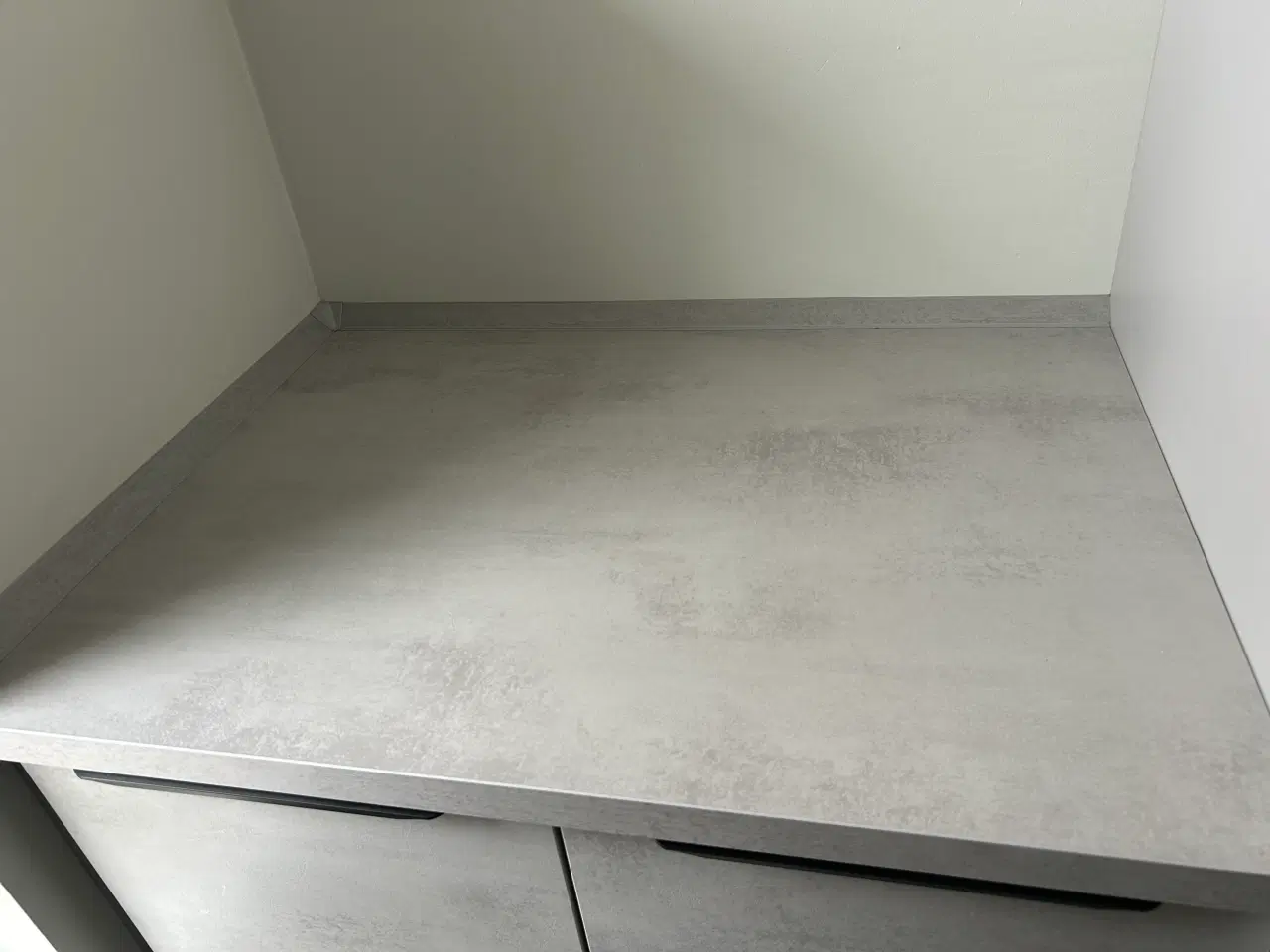 Billede 1 - Vordingborg bordplade i cement grå