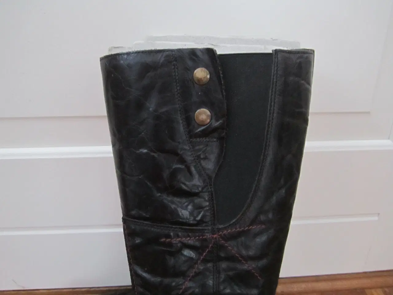 Billede 5 - LÆKRE VINTERSTØVLER. Str. 36. BYD.