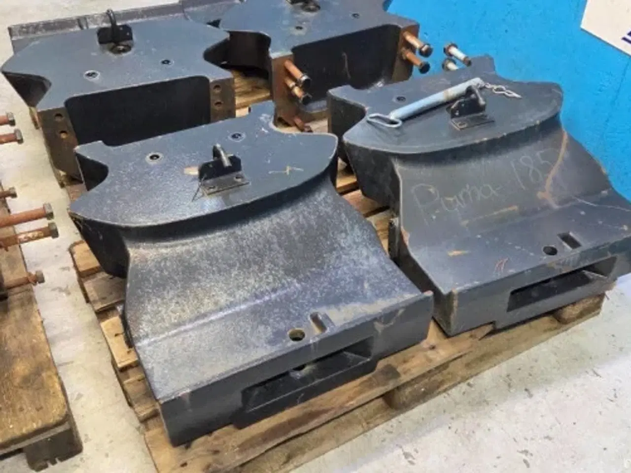 Billede 11 - Case Puma 185 Vægtholder 84232750 (5 Stk)