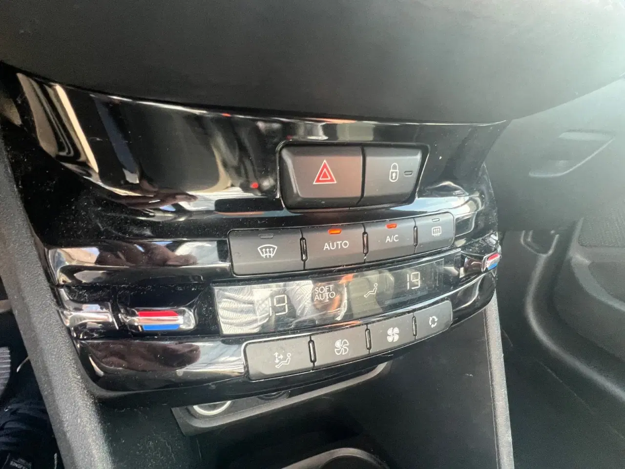 Billede 16 - Peugeot 2008 1,6 BlueHDi 100 Allure Sky