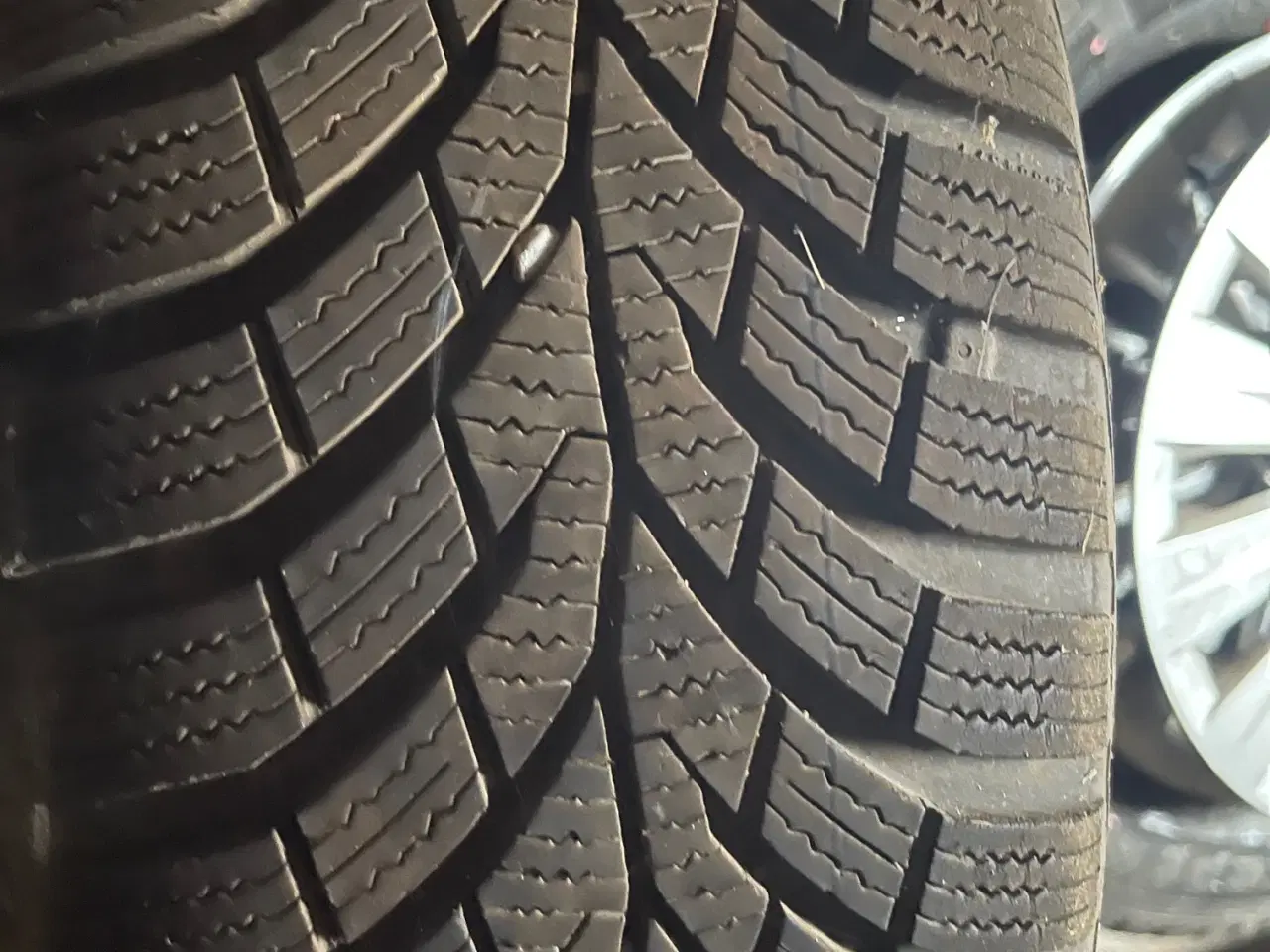Billede 3 - Vinterdæk på fælge til golf 7/8