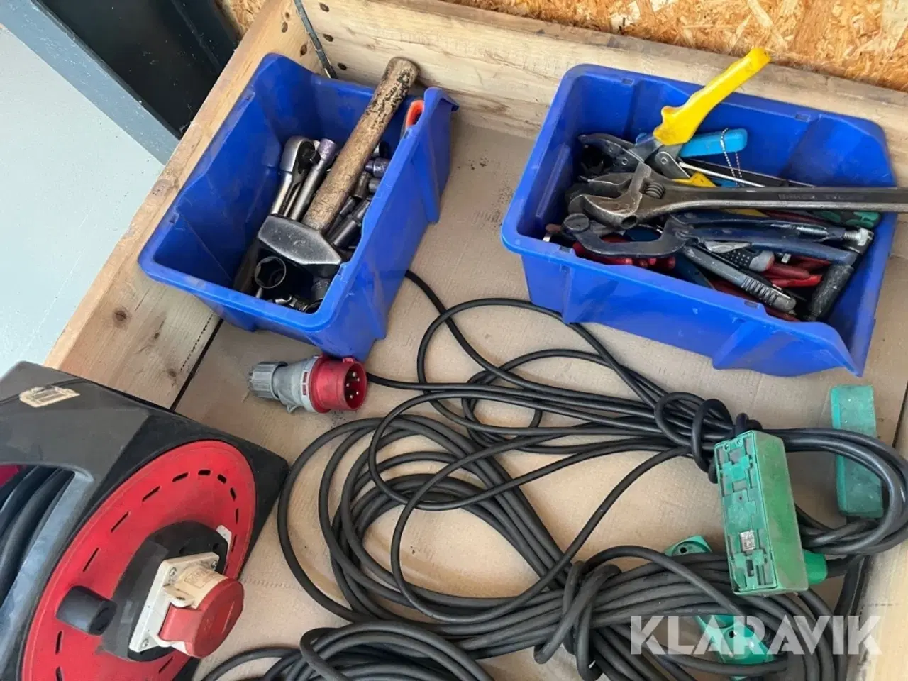 Billede 4 - Diverse udstyr og ledninger